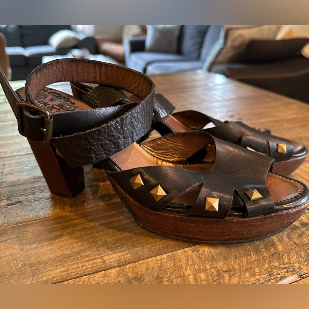 John Fluevog Summer Time Take It Easy Heeled Sandals with Ankle Wrap Strap Sz 11